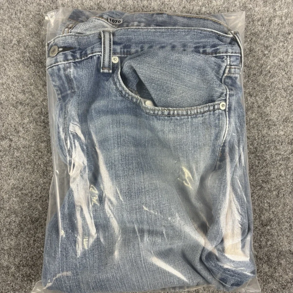 Levi's 559 Jeans Mens 38x34 Straight Leg Light Wash Distressed‎ Faded Blue Denim